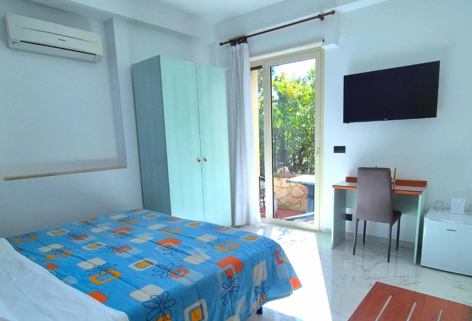 Hotel Condor تاورمينا